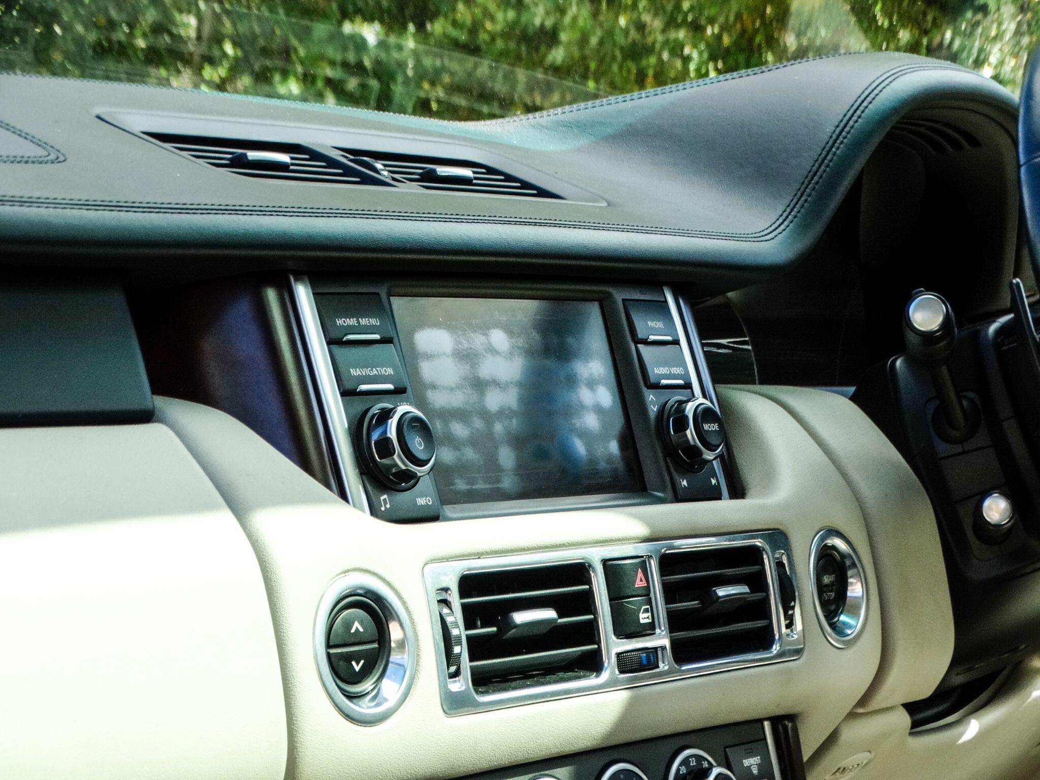 Land Rover Range Rover 4.4 TD V8 Vogue Auto 4WD Euro 5 5dr — photo 16