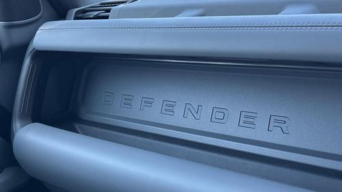 Land Rover Defender Photo at-c5776ca5dbfd48099a7aeb72d14b906d.jpg