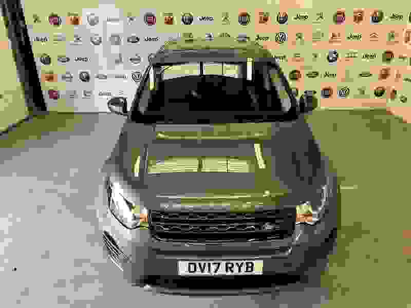 Land Rover Discovery Sport Photo at-c581a18e3c994bec986e894d03ca4d21.jpg