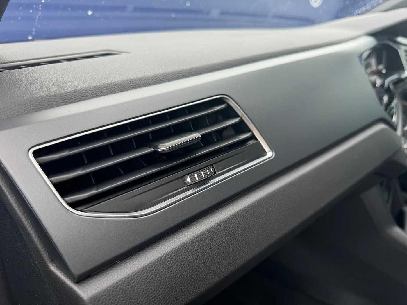 Volkswagen Polo Photo at-c59315e078894764878eb1d34b166a69.jpg