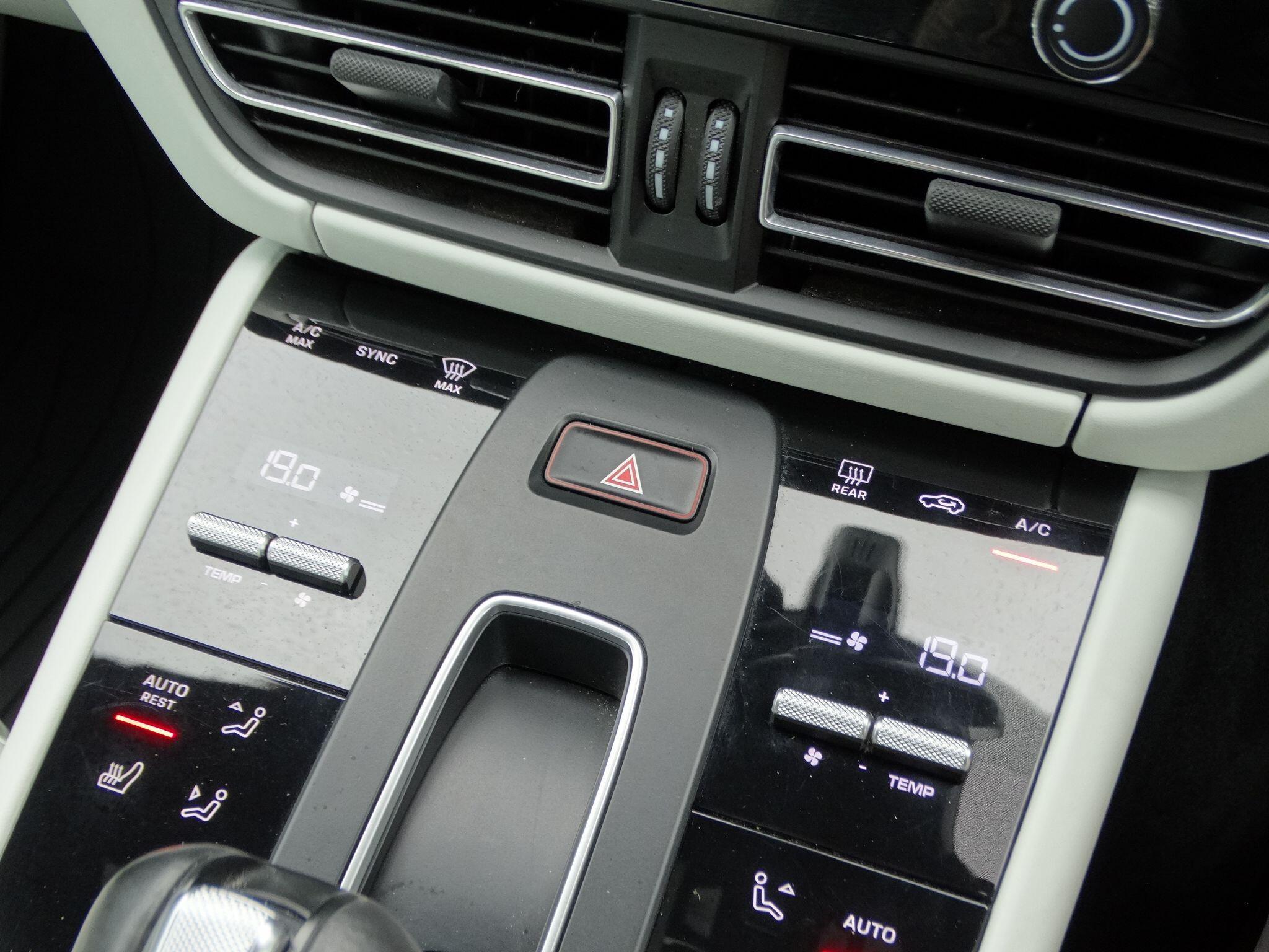 Porsche Macan 2.0T PDK 4WD Euro 6 (s/s) 5dr — photo 35