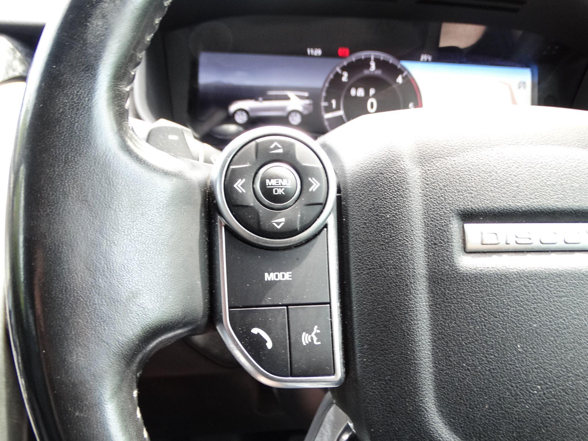 Land Rover Discovery 3.0 TD V6 HSE SUV 5dr Diesel Auto 4WD Euro 6 (s/s) (258 ps) — photo 31
