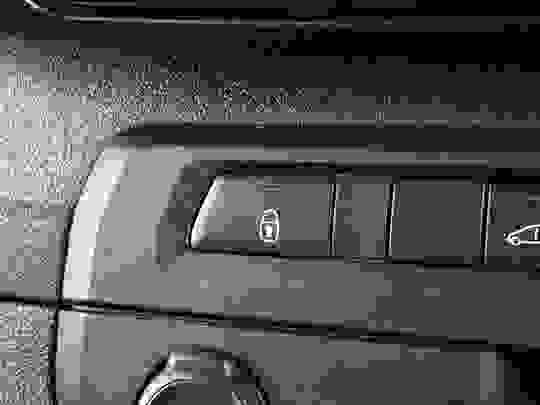 Vauxhall Vivaro Photo at-c5e273cd92ad461c863f2fe61df1d3a2.jpg