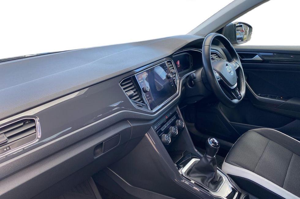 Volkswagen T-roc Photo at-c5f59a6beb8c42338987789f3da88a0a.jpg