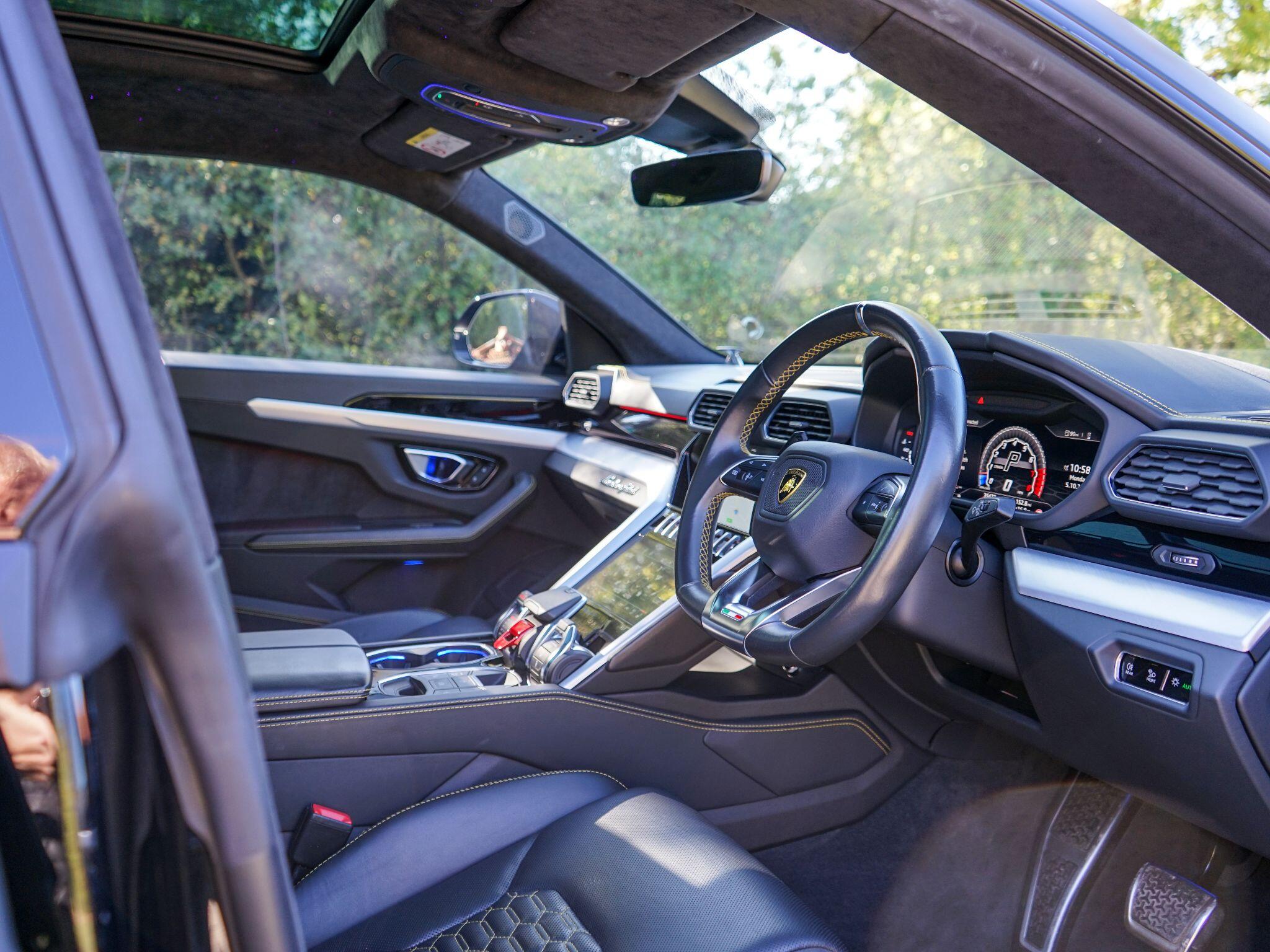 Lamborghini Urus 4.0 V8 BiTurbo SUV 5dr Petrol Auto 4WD Euro 6 (650 ps) — photo 25