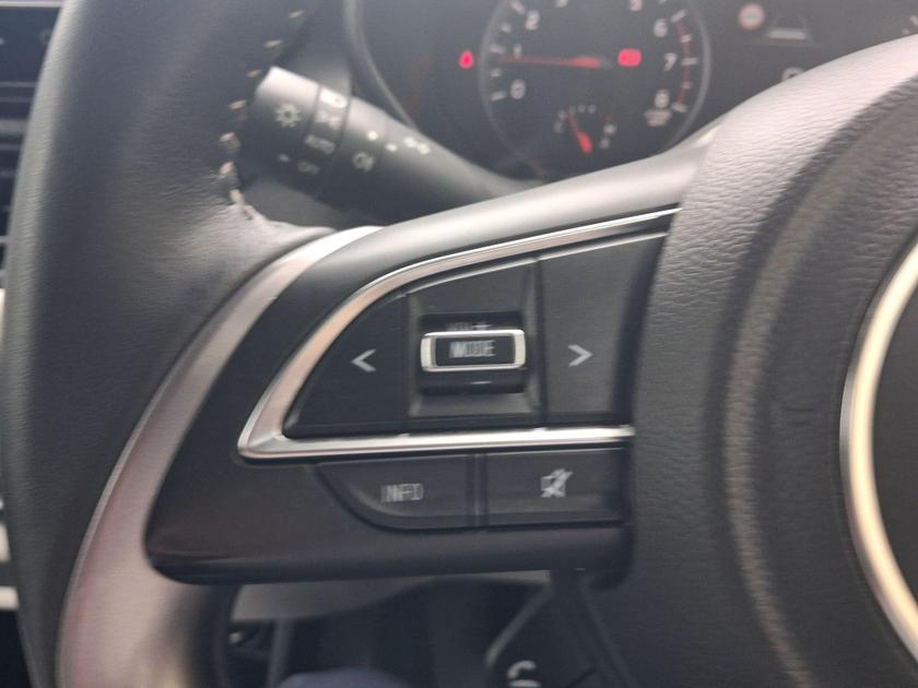 Suzuki Swift Photo at-c665b50711f943e4bc9580135af82bab.jpg