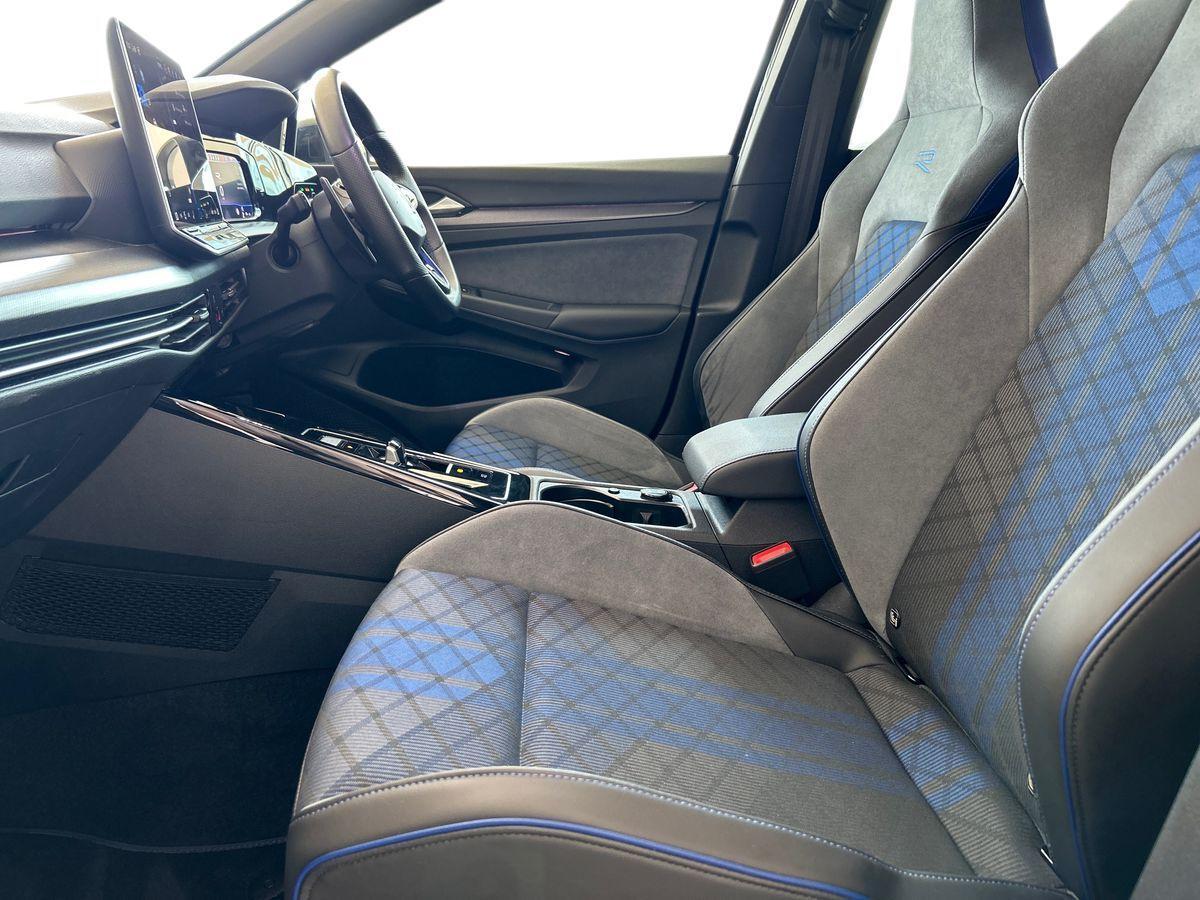 Volkswagen Golf Photo at-c684a26956a44557a7c57b1fe59201d1.jpg