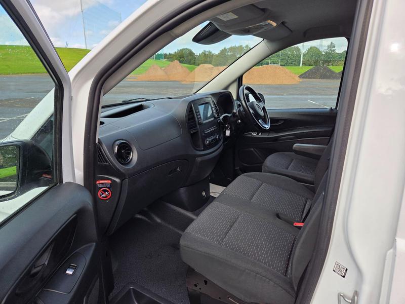 Mercedes-Benz Vito Photo at-c6dd48f6dc3249ffa9b7cf7f310dd6e2.jpg