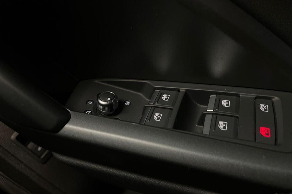 Audi Q3 Photo at-c6e6a6c8a90048c0969856bbc719c1ec.jpg