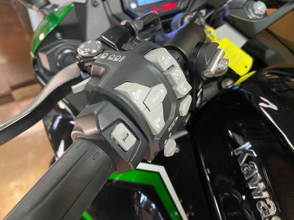 Kawasaki Ninja 1000SX Photo at-c6f5bacb089a46d58a844835769205dc.jpg