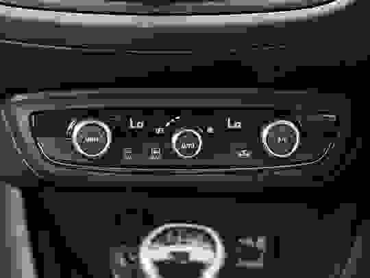 Vauxhall Crossland X Photo at-c6f9d63085d64e9c93e72eb5ef9dd47a.jpg