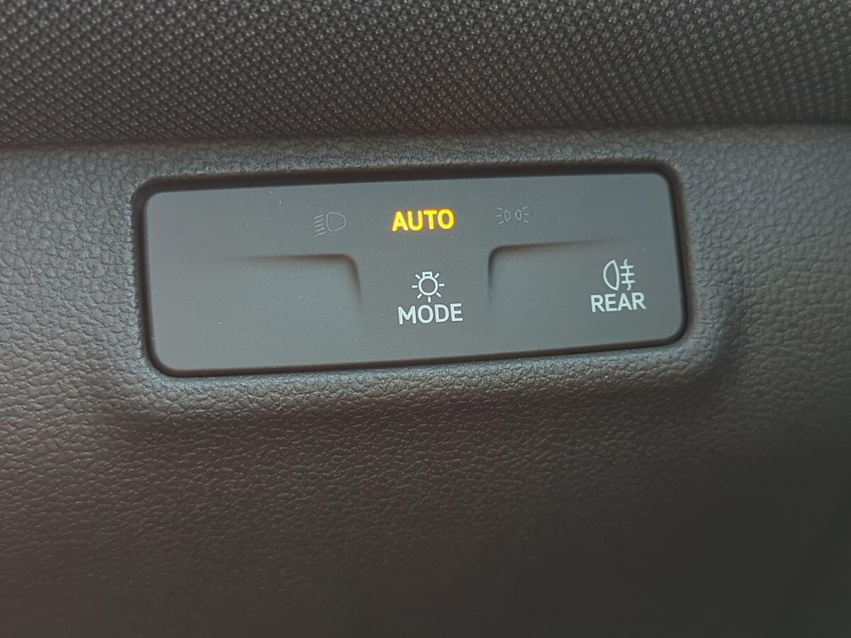 Volkswagen T-Roc Photo at-c714206b40804852bff0e04c09eec3bc.jpg