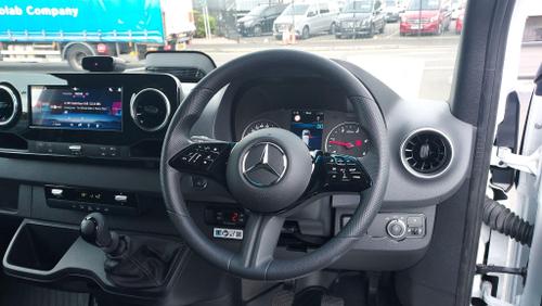 Mercedes-Benz Sprinter Photo at-c756f2434b144d3bbc4e43dce983f54d.jpg