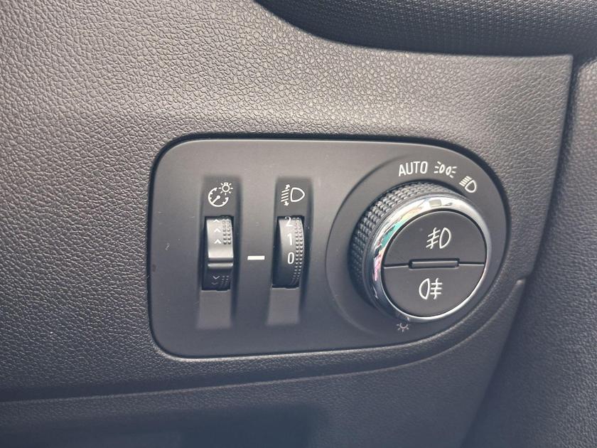 Vauxhall Crossland X Photo at-c7585298bf4747f2b409276d4131f6e4.jpg