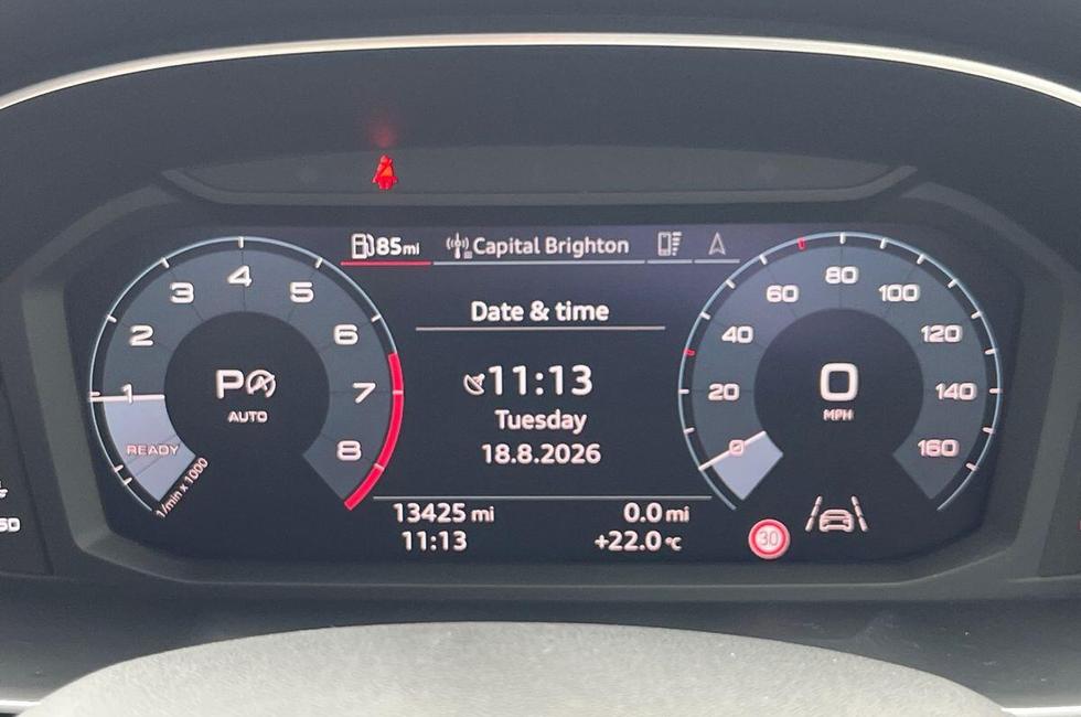 Audi Q3 Photo at-c77e80e14db24273a9bd3b5d6c9c553c.jpg