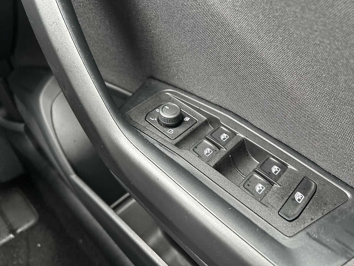 Volkswagen T-Roc Photo at-c77e92634e644f45b8435df1705ad2ff.jpg