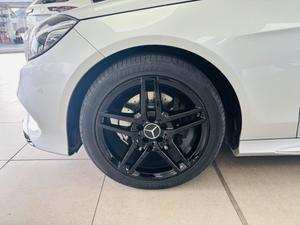 Mercedes-Benz E Class Photo 14
