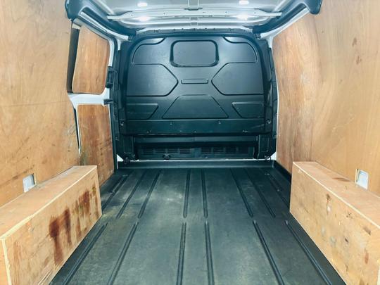 Ford Transit Custom Photo at-c7aa1b5511644c5eb294aa91b50c1bd2.jpg