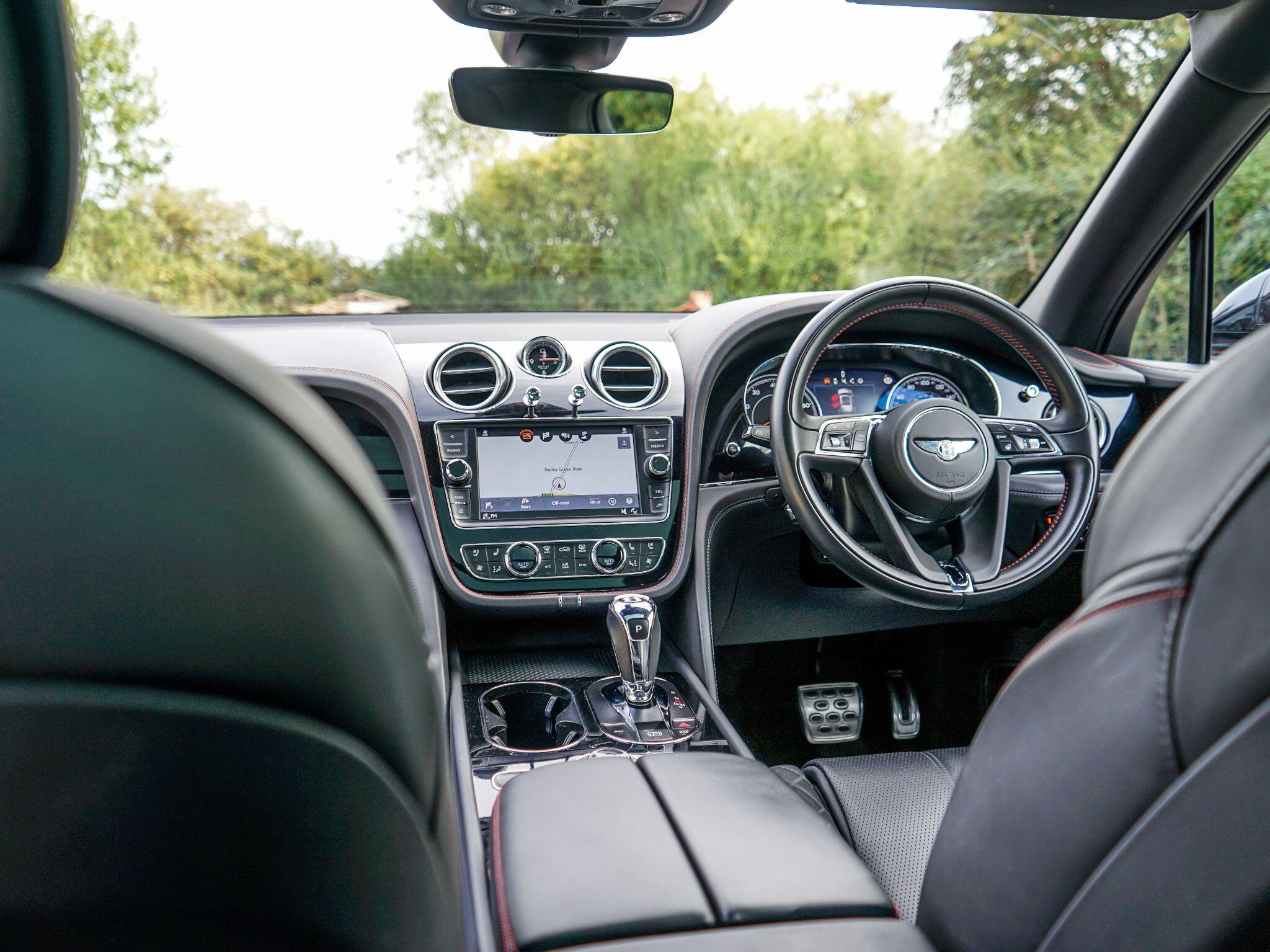 Bentley Bentayga 4.0 V8 Auto 4WD Euro 6 (s/s) 5dr — photo 18