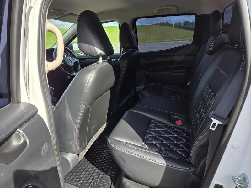 Mercedes-Benz X Class Photo at-c806bc1ac031477c95a6ac6c752724d4.jpg