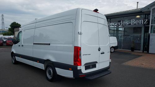 Mercedes-Benz Sprinter Photo at-c818f103d7754853981e90cabcd4030c.jpg