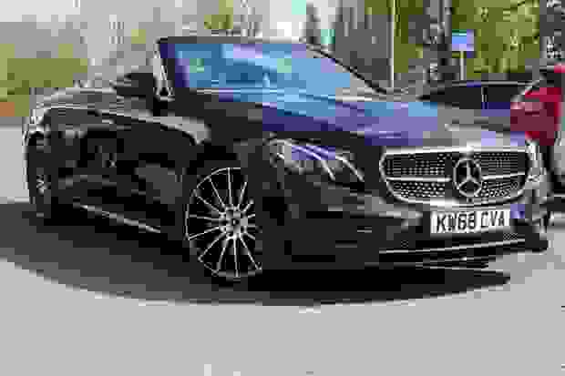 Mercedes-Benz E Class Photo at-c81c29f3d9b64ecdb24ba893d364ac05.jpg