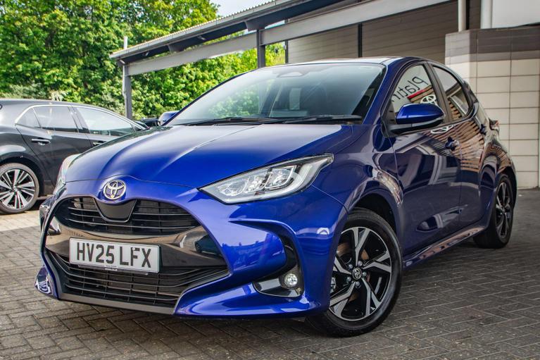 Used Toyota Yaris HV25LFX 6