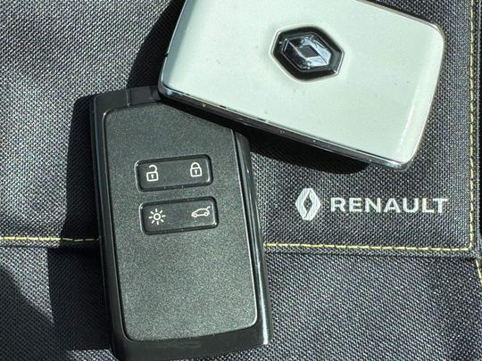Renault Captur Photo at-c85c4b84f45c4641a450a583bce5dbf8.jpg