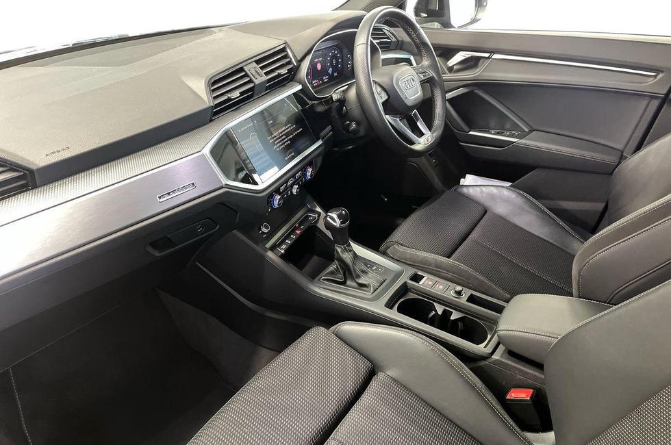 Audi Q3 Photo at-c85d0901242a4f4382cd0e269a659193.jpg