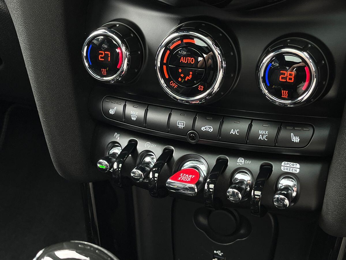 MINI Hatch Photo 12