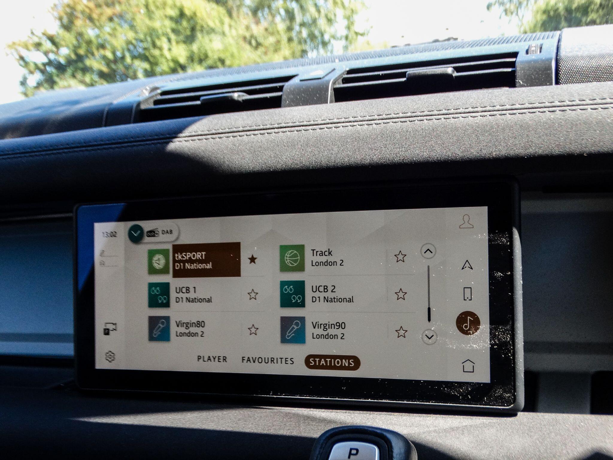 Land Rover Defender 90 3.0 D250 MHEV Hard Top SUV Auto 4WD SWB Euro 6 (s/s) 3dr — photo 29