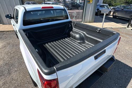 Isuzu D-MAX Photo at-c8d64f2281ef46cf8787d4a0e3534d1c.jpg
