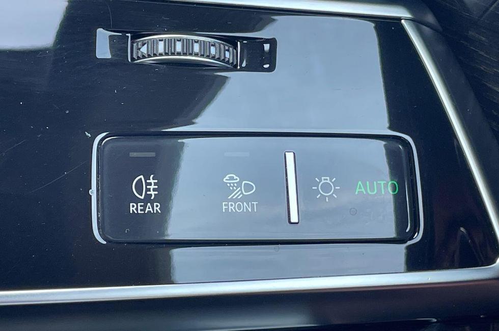 Audi Q8 Photo at-c8e37d0485b64f1496ebb3c2d87cf6ee.jpg