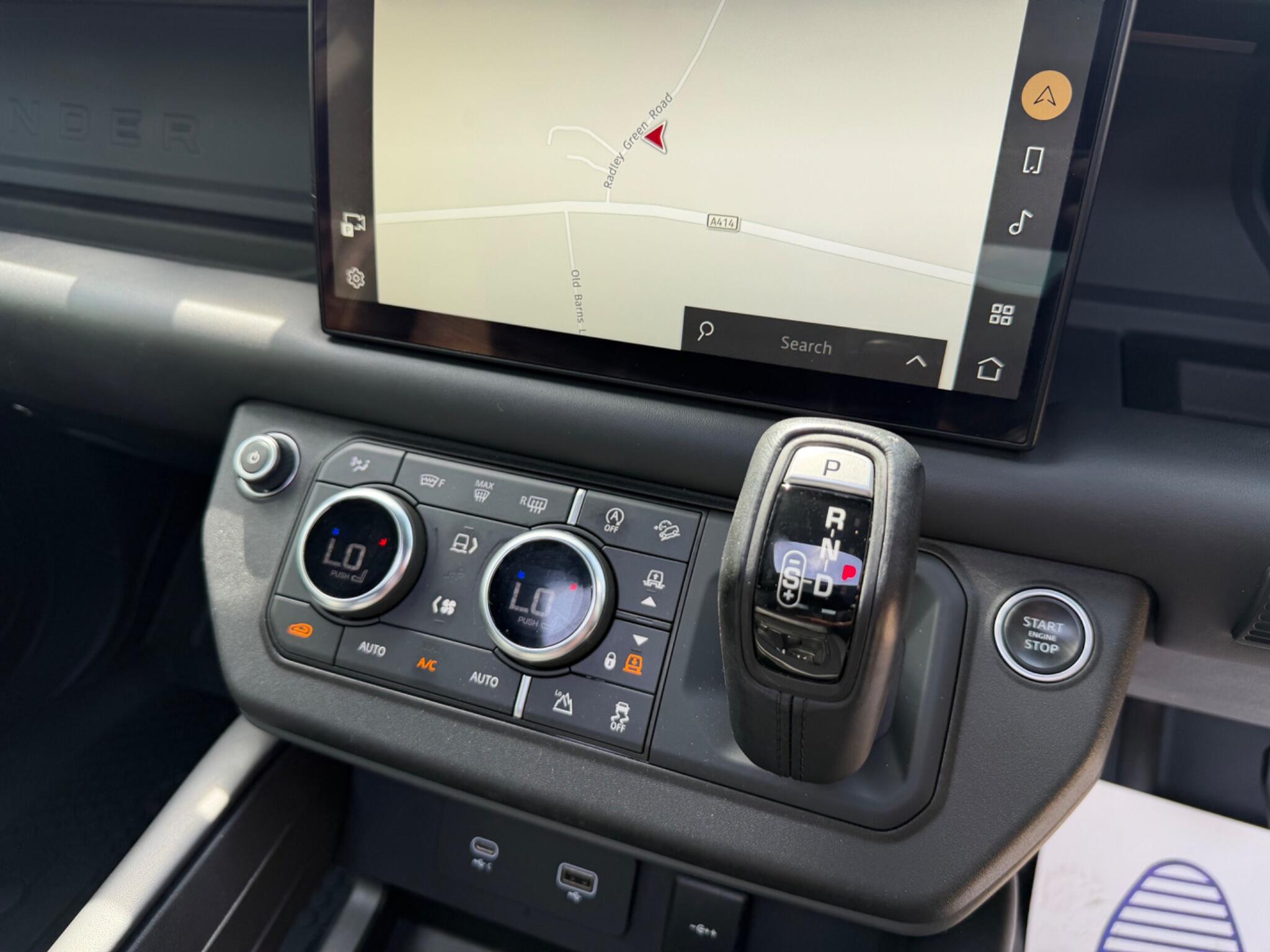 Land Rover Defender 110 3.0 D250 MHEV X-Dynamic HSE SUV 5dr Diesel Auto 4WD Euro 6 (s/s) (250 ps) — photo 10