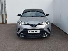 Toyota C-HR Photo 2
