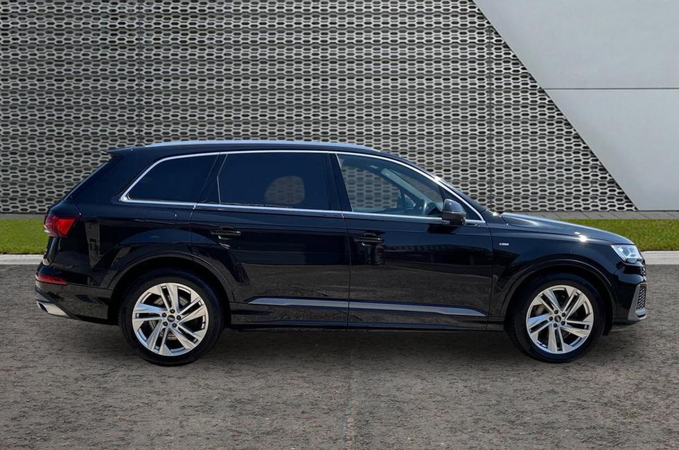 Audi Q7 Photo at-c936cce5463d4a0ba180b6021a8f8383.jpg