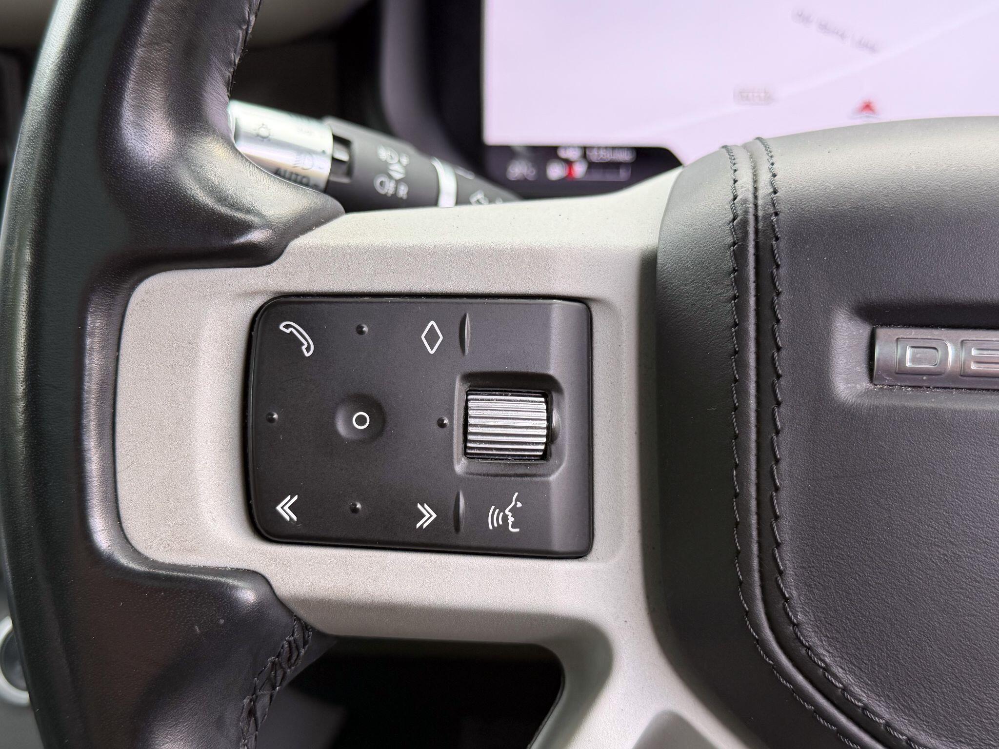 Land Rover Defender 110 2.0 SD4 HSE Auto 4WD Euro 6 (s/s) 5dr — photo 38