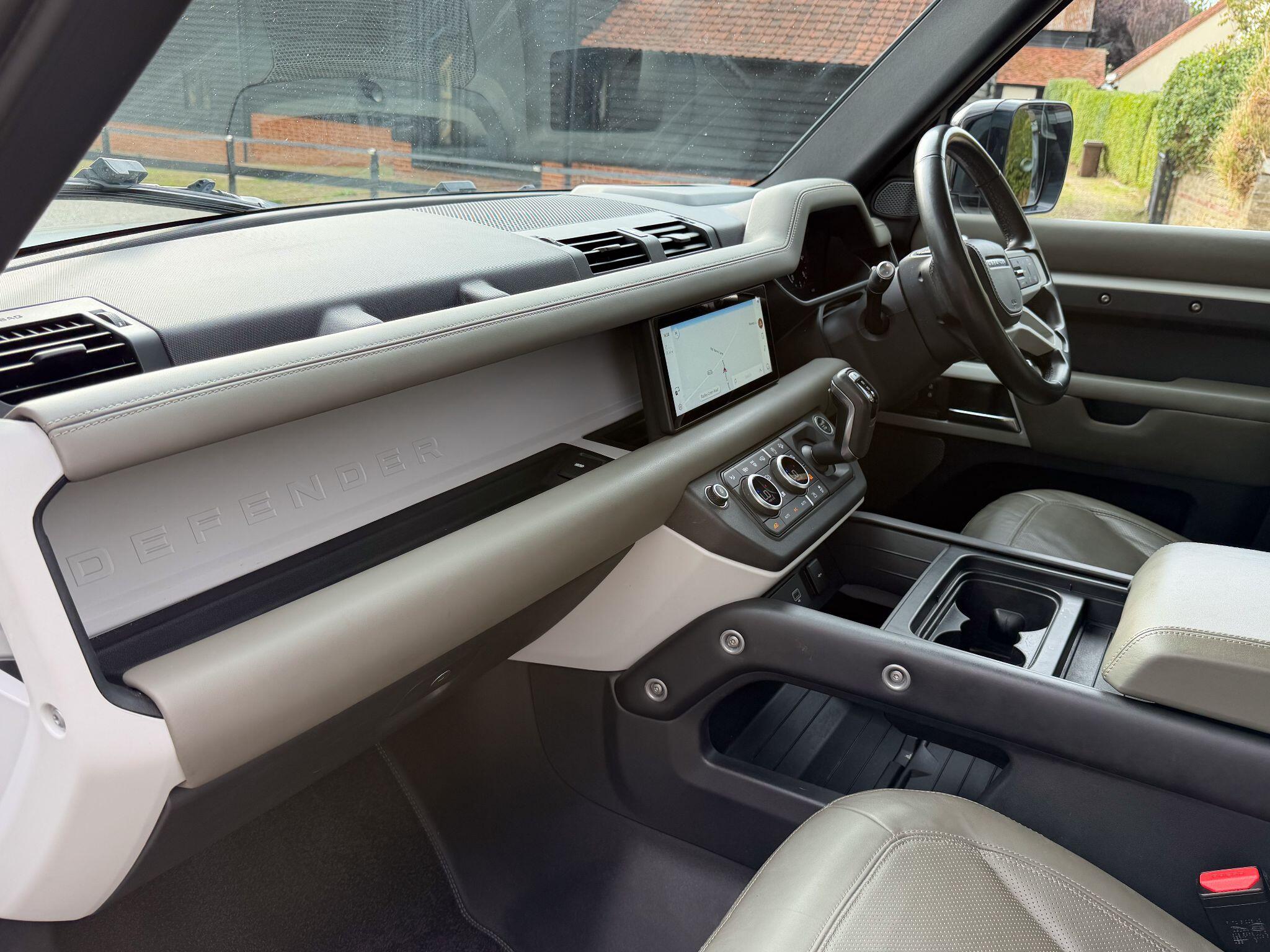 Land Rover Defender 110 2.0 SD4 HSE Auto 4WD Euro 6 (s/s) 5dr — photo 20