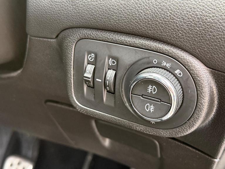 Used Vauxhall Zafira Tourer VN66YOP 17