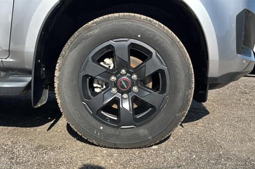 Isuzu D-MAX Photo at-c9d83df9cfb144aaa35718740091de6d.jpg