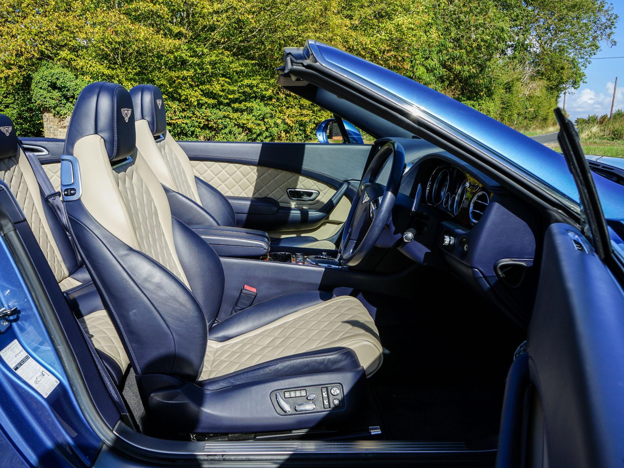 Bentley Continental 4.0 V8 GTC Convertible 2dr Petrol Auto 4WD Euro 6 (507 ps) — photo 22
