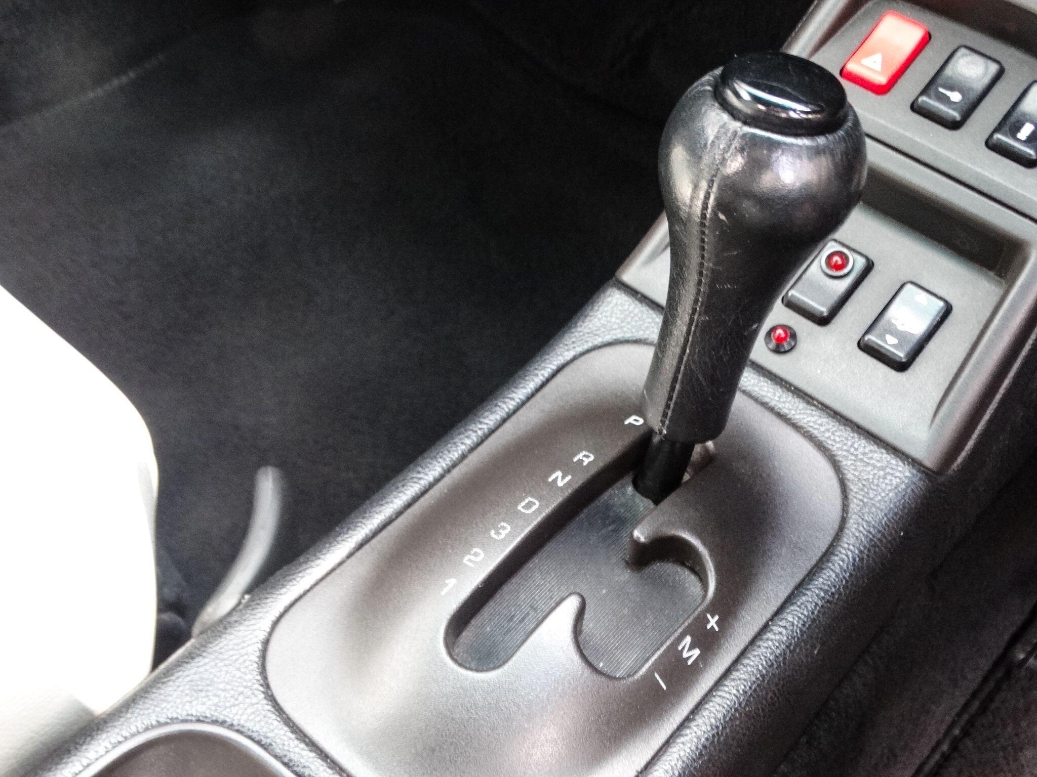 Porsche 911 3.6 993 Carrera Cabriolet Tiptronic S 2dr — photo 26