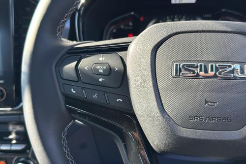 Isuzu D-MAX Photo at-ca69cb38a733416ca8aff036afb738ca.jpg