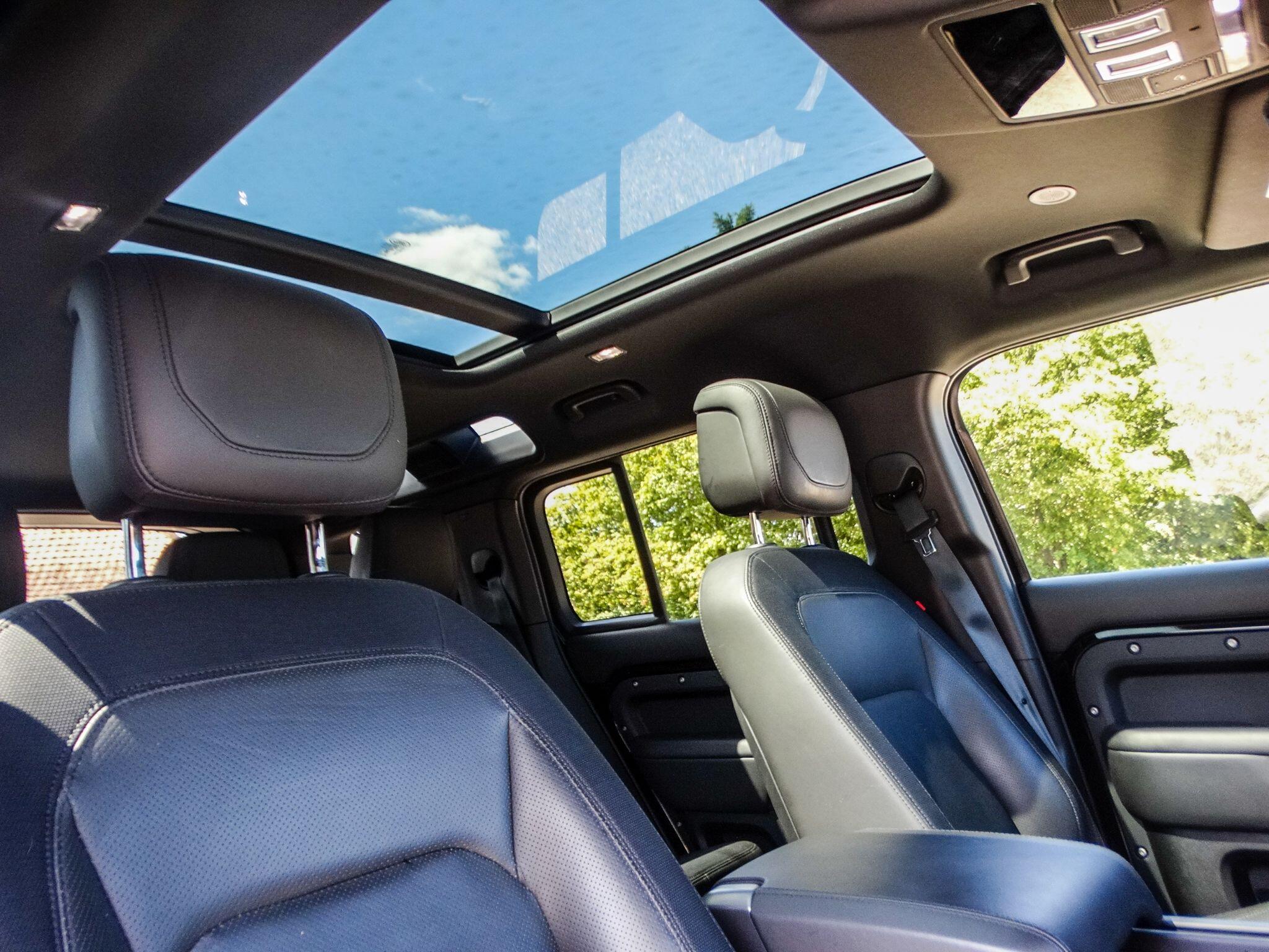 Land Rover Defender 110 3.0 D300 MHEV X-Dynamic HSE Auto 4WD Euro 6 (s/s) 5dr — photo 21