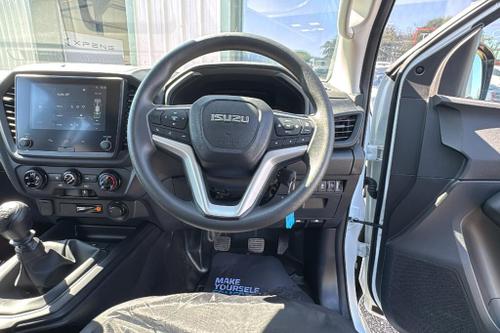 Isuzu D-MAX Photo at-cad1ba9686b44c11a7fe2b6e9262eb39.jpg