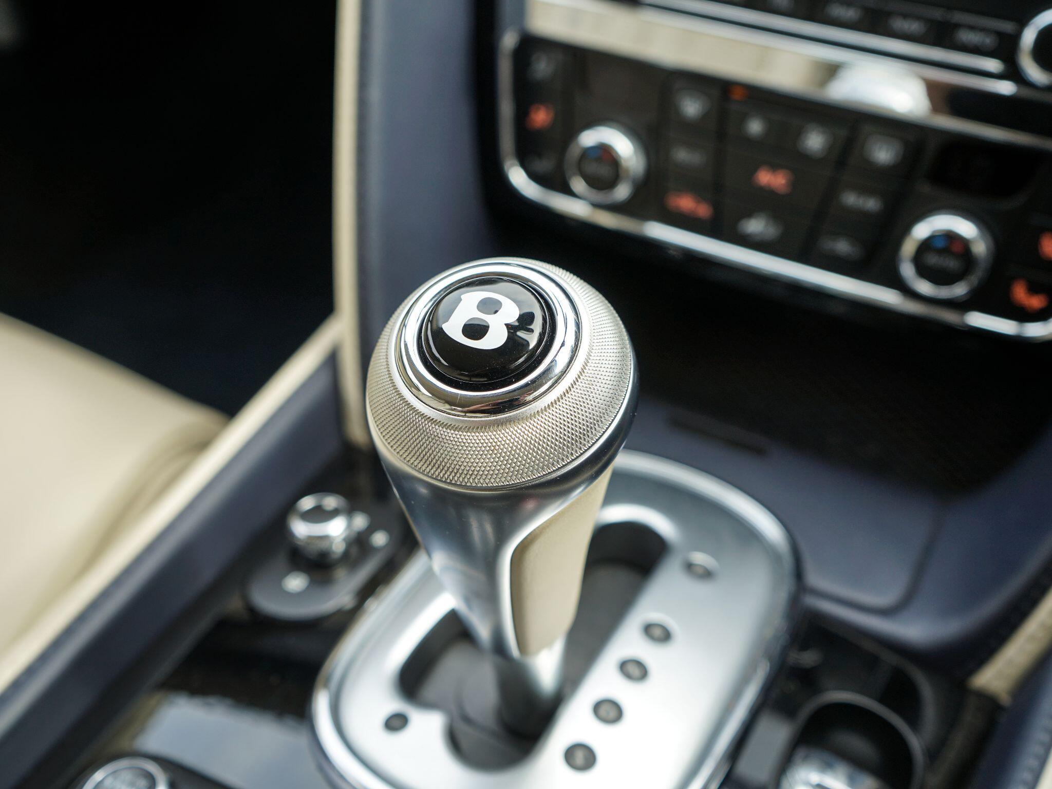Bentley Continental 4.0 V8 GTC S Convertible 2dr Petrol Auto 4WD Euro 5 (528 ps) — photo 27