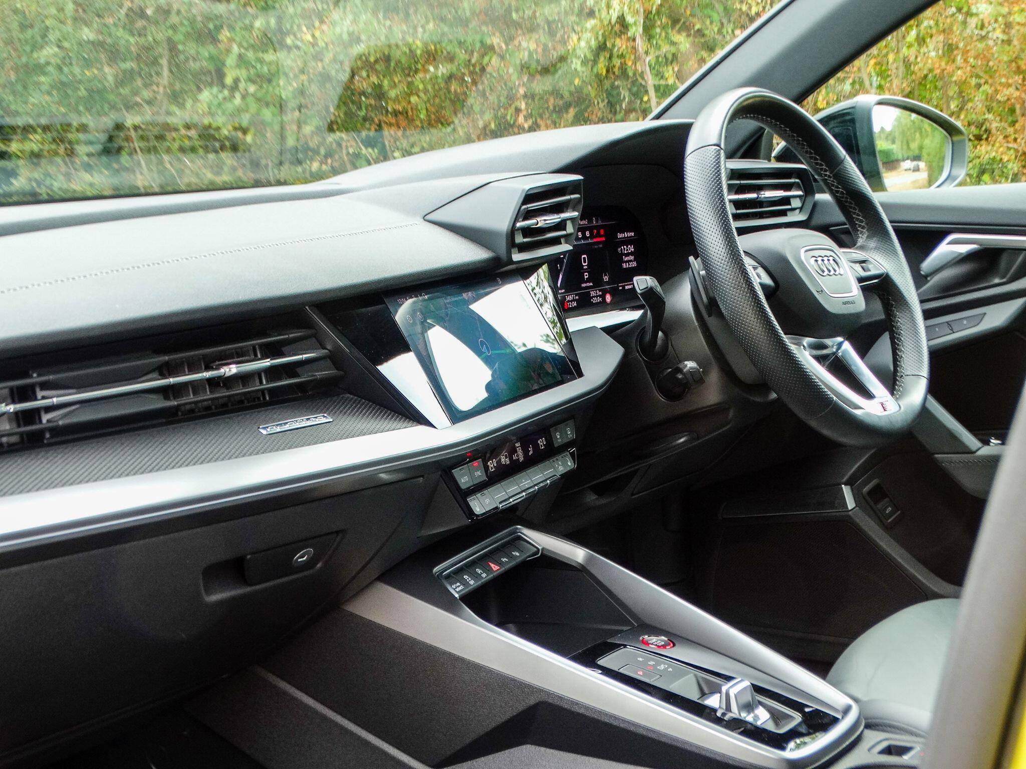 Audi S3 2.0 TFSI Vorsprung Sportback 5dr Petrol S Tronic quattro Euro 6 (s/s) (310 ps) — photo 17