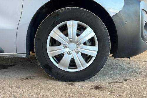 Vauxhall VIVARO Photo at-cb552e10cf4041388a7abfde5ab117fe.jpg