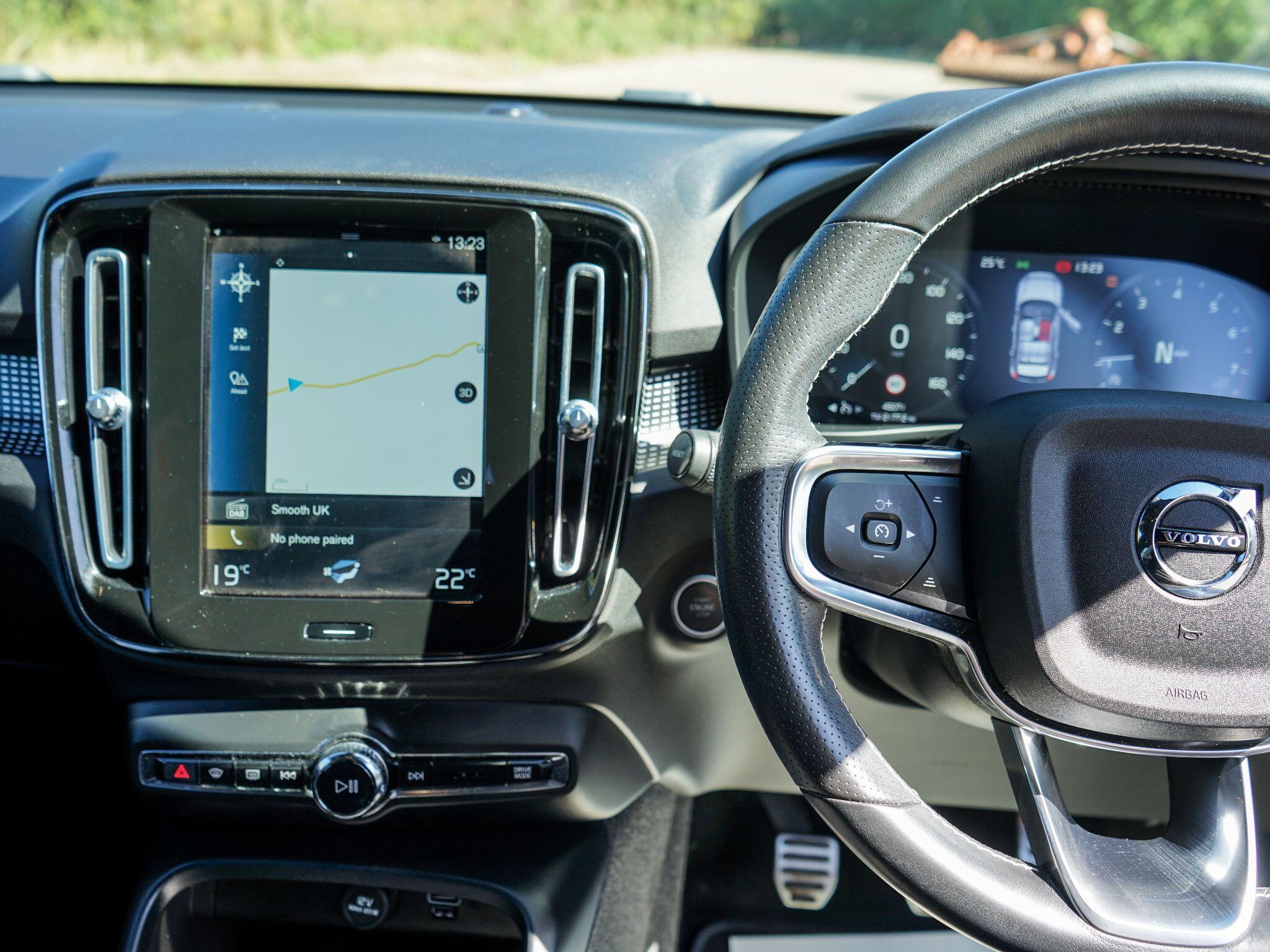 Volvo XC40 1.5 T3 R-Design Euro 6 (s/s) 5dr — photo 8