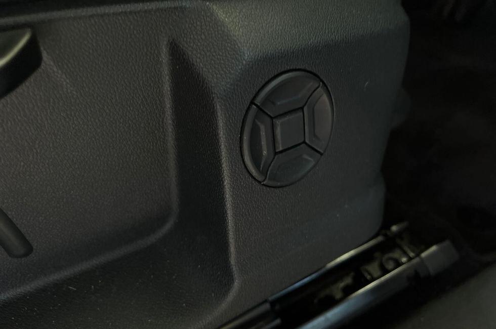Audi Q4 Photo at-cb9c8eebd4a9462bb7a8f3e57c15c3cf.jpg